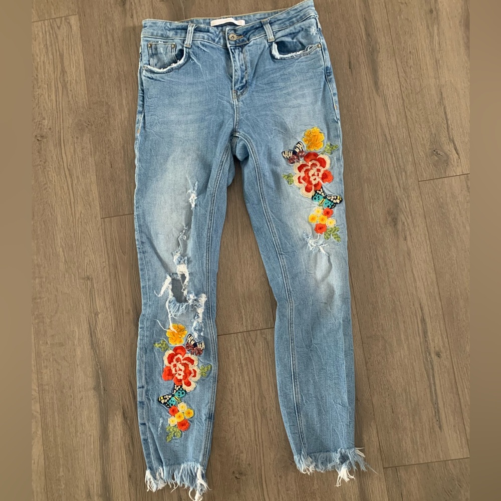 Zara Trafaluc Denimwear jeans size 6 floral stitching embroidery